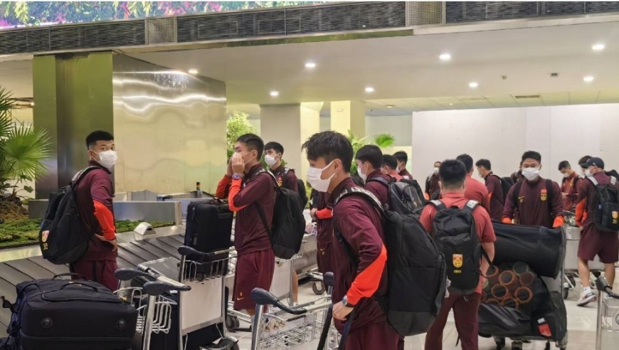 女子坐小区门口要说法遭车辆碾压,澳门金手指600图库八百图库开奖最快澳门今晚必中一肖一码2025王中王开奖,最新答案解释落实_投资版V15.84